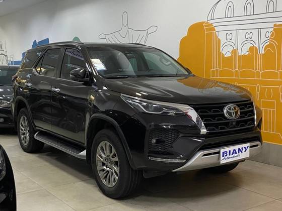 TOYOTA HILUX SW4 2.8 D-4D TURBO DIESEL SRX 7L 4X4 AUTOMÁTICO